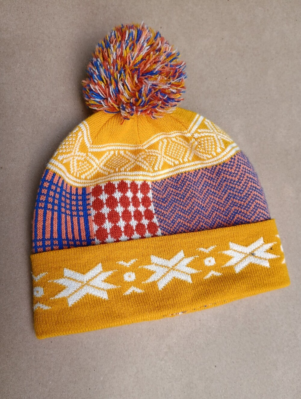 Duluth Trading Co Beanie Yellow Pattern - Small/Medium (Missing Logo)